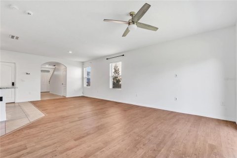House in Davenport, Florida 5 bedrooms, 234.3 sq.m. № 2418978 - photo 8