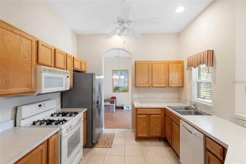 House in Deltona, Florida 4 bedrooms, 201.69 sq.m. № 2195992 - photo 5