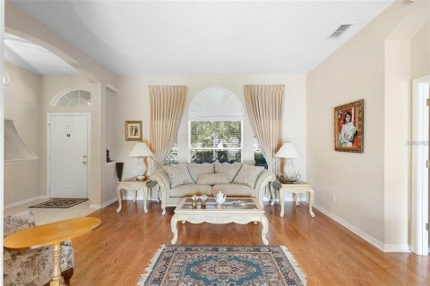 House in Deltona, Florida 4 bedrooms, 201.69 sq.m. № 2195992 - photo 2