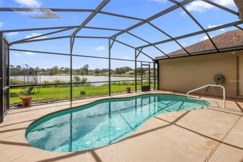 House in Deltona, Florida 4 bedrooms, 201.69 sq.m. № 2195992 - photo 18