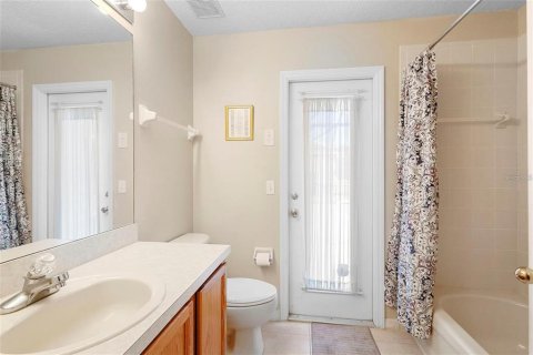 House in Deltona, Florida 4 bedrooms, 201.69 sq.m. № 2195992 - photo 17