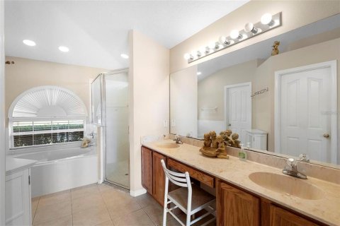 House in Deltona, Florida 4 bedrooms, 201.69 sq.m. № 2195992 - photo 11
