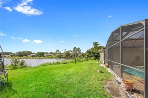 House in Deltona, Florida 4 bedrooms, 201.69 sq.m. № 2195992 - photo 20