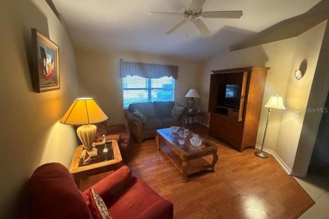 House in Deltona, Florida 4 bedrooms, 201.69 sq.m. № 2195992 - photo 4