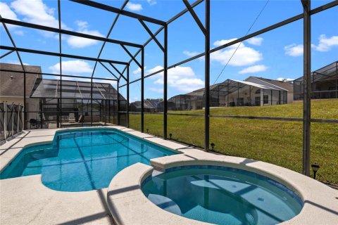 House in Davenport, Florida 5 bedrooms, 228.45 sq.m. № 1906080 - photo 23