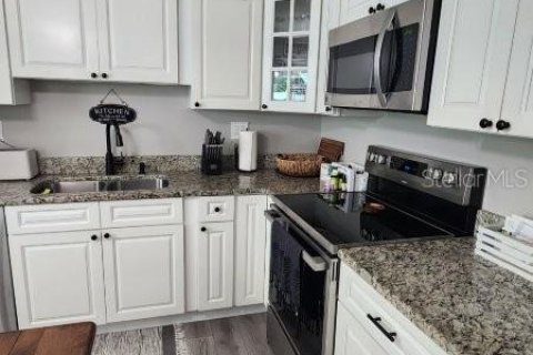 Casa en venta en New Port Richey, Florida, 2 dormitorios, 100.71 m2 № 1813663 - foto 14