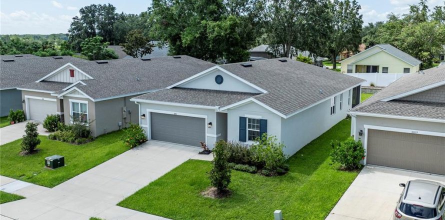 House in Leesburg, Florida 4 bedrooms, 179.12 sq.m. № 1837699