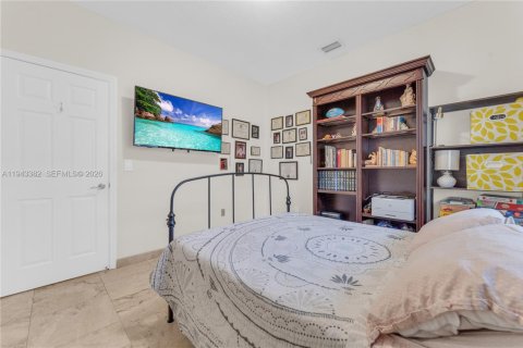 Купить виллу или дом в Хайалиа, Флорида 4 спальни, 195.37м2, № 2005417 - фото 17