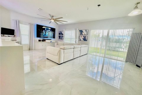 House in Davenport, Florida 4 bedrooms, 172.8 sq.m. № 1659365 - photo 15