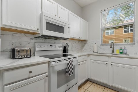 Townhouse in Davenport, Florida 4 bedrooms, 138.61 sq.m. № 2348282 - photo 21