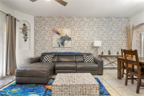 Townhouse in Davenport, Florida 4 bedrooms, 138.61 sq.m. № 2348282 - photo 15