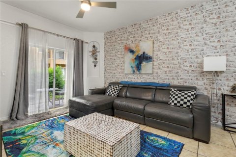 Townhouse in Davenport, Florida 4 bedrooms, 138.61 sq.m. № 2348282 - photo 13