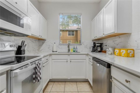 Townhouse in Davenport, Florida 4 bedrooms, 138.61 sq.m. № 2348282 - photo 19