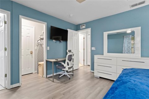 Townhouse in Davenport, Florida 4 bedrooms, 138.61 sq.m. № 2348282 - photo 9