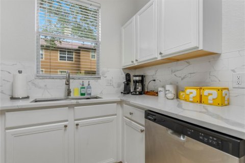 Townhouse in Davenport, Florida 4 bedrooms, 138.61 sq.m. № 2348282 - photo 20