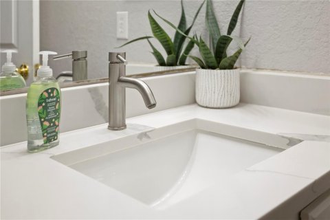 Townhouse in Davenport, Florida 4 bedrooms, 138.61 sq.m. № 2348282 - photo 6
