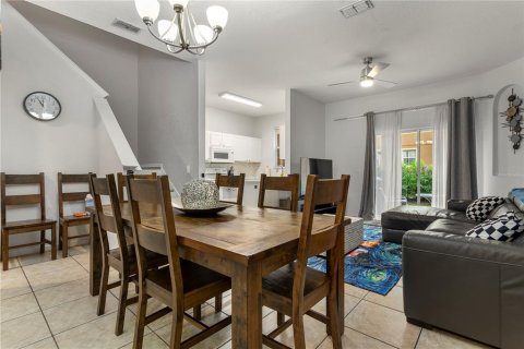 Townhouse in Davenport, Florida 4 bedrooms, 138.61 sq.m. № 2348282 - photo 12