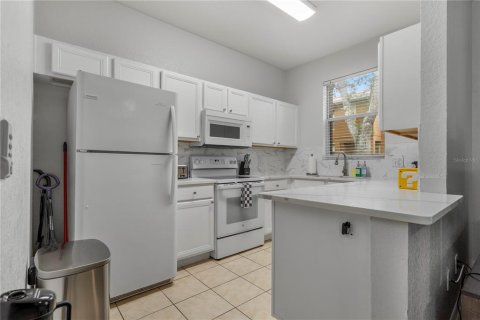 Townhouse in Davenport, Florida 4 bedrooms, 138.61 sq.m. № 2348282 - photo 18