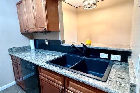 Condo in Winter Haven, Florida, 2 bedrooms  № 1873877 - photo 10