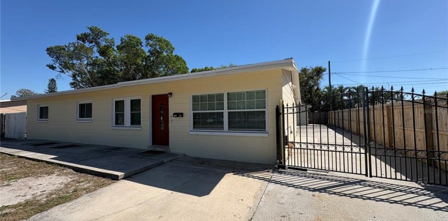 Villa ou maison à Saint Petersburg, Floride 3 chambres, 120.77 m2 № 2219047