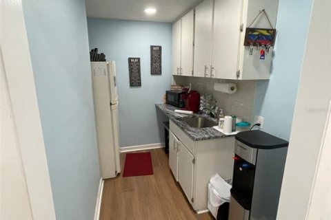 Commercial property in Saint Petersburg, Florida 145.67 sq.m. № 2206340 - photo 11