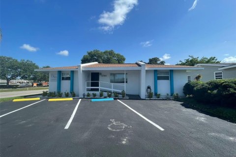 Commercial property in Saint Petersburg, Florida 145.67 sq.m. № 2206340