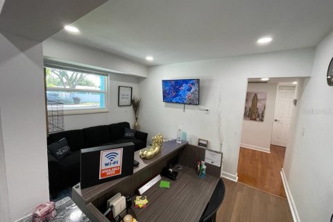 Commercial property in Saint Petersburg, Florida 145.67 sq.m. № 2206340 - photo 20