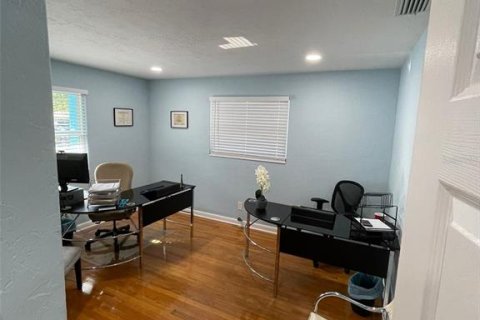 Commercial property in Saint Petersburg, Florida 145.67 sq.m. № 2206340 - photo 7