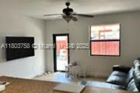 Villa ou maison à vendre à Homestead, Floride: 4 chambres, 185.06 m2 № 1935271 - photo 4