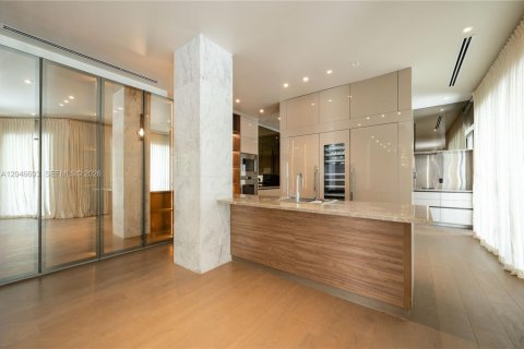 Villa ou maison à vendre à Pinecrest, Floride: 7 chambres, 590.21 m2 № 2185946 - photo 15