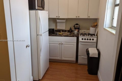 Commercial property in Miami Beach, Florida № 1981100 - photo 10