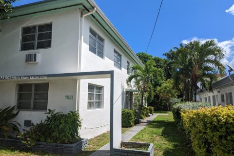 Commercial property in Miami Beach, Florida № 1981100 - photo 14