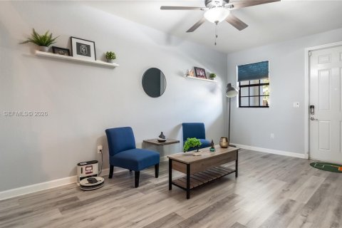 Touwnhouse à louer à Homestead, Floride: 3 chambres, 152.55 m2 № 1999462 - photo 4