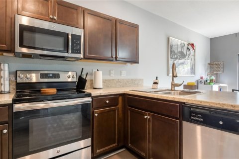 Touwnhouse à louer à Homestead, Floride: 3 chambres, 152.55 m2 № 1999462 - photo 7