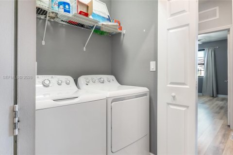 Touwnhouse à louer à Homestead, Floride: 3 chambres, 152.55 m2 № 1999462 - photo 13