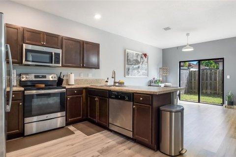 Touwnhouse à louer à Homestead, Floride: 3 chambres, 152.55 m2 № 1999462 - photo 6