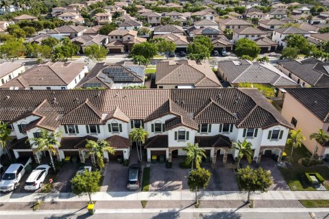 Touwnhouse à louer à Homestead, Floride: 3 chambres, 152.55 m2 № 1999462 - photo 2
