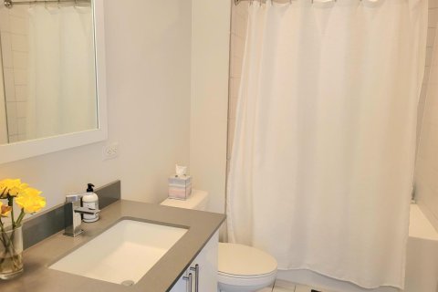 Condo in Miami, Florida, 2 bedrooms  № 2254326 - photo 13