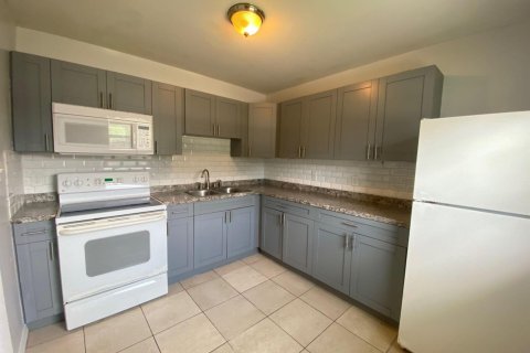 Снять в аренду квартиру в Сент-Луси, Флорида 3 комнаты, 97.55м2, № 2146670 - фото 2
