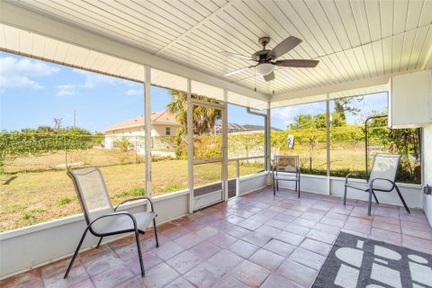 House in North Port, Florida 4 bedrooms, 159.42 sq.m. № 1971960 - photo 21