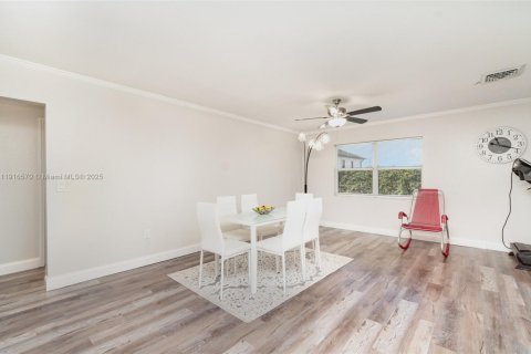 House in North Port, Florida 4 bedrooms, 159.42 sq.m. № 1971960 - photo 5