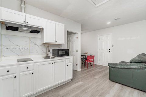 House in North Port, Florida 4 bedrooms, 159.42 sq.m. № 1971960 - photo 13