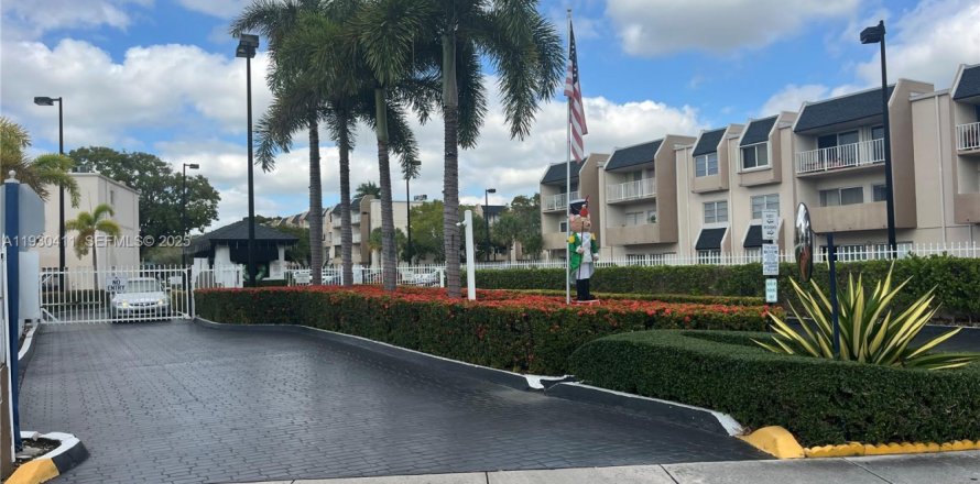 Condominio en Miami, Florida, 2 dormitorios № 1989198
