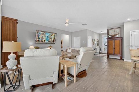 Casa en venta en Palm Coast, Florida, 4 dormitorios, 214.33 m2 № 2215814 - foto 9