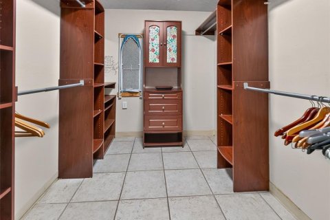 House in Tampa, Florida 3 bedrooms, 224.45 sq.m. № 2236190 - photo 22