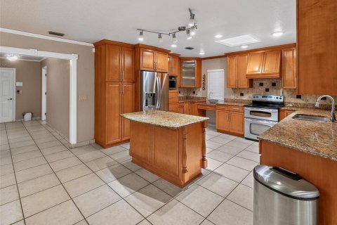 House in Tampa, Florida 3 bedrooms, 224.45 sq.m. № 2236190 - photo 9