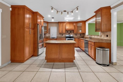 House in Tampa, Florida 3 bedrooms, 224.45 sq.m. № 2236190 - photo 8