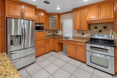 House in Tampa, Florida 3 bedrooms, 224.45 sq.m. № 2236190 - photo 11