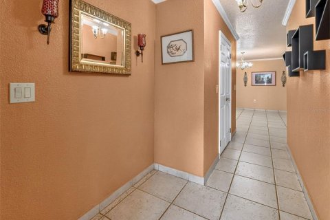 House in Tampa, Florida 3 bedrooms, 224.45 sq.m. № 2236190 - photo 4