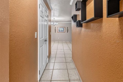House in Tampa, Florida 3 bedrooms, 224.45 sq.m. № 2236190 - photo 5